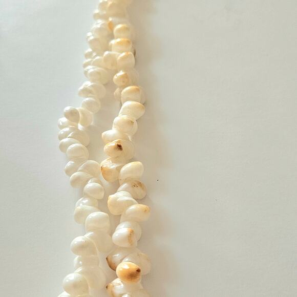 Island Chic: Vintage Hawaiian Shell Necklace Set - Picture 8 of 16